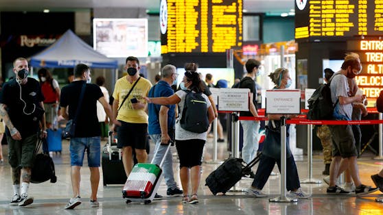 Die Corona-Maßnahmen in Öffis (Züge, Flugzeuge, Fähren etc.) werden verschärft.