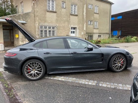 Der Verdächtige war mit einem Porsche Panamera unterwegs.