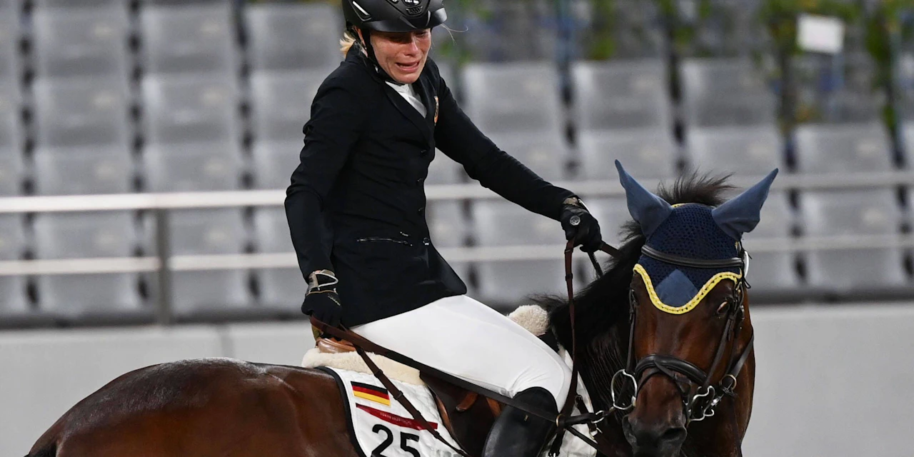 Tierquälerei! Olympia-Trainerin schlug Pferd mit Faust - Vimarsana News