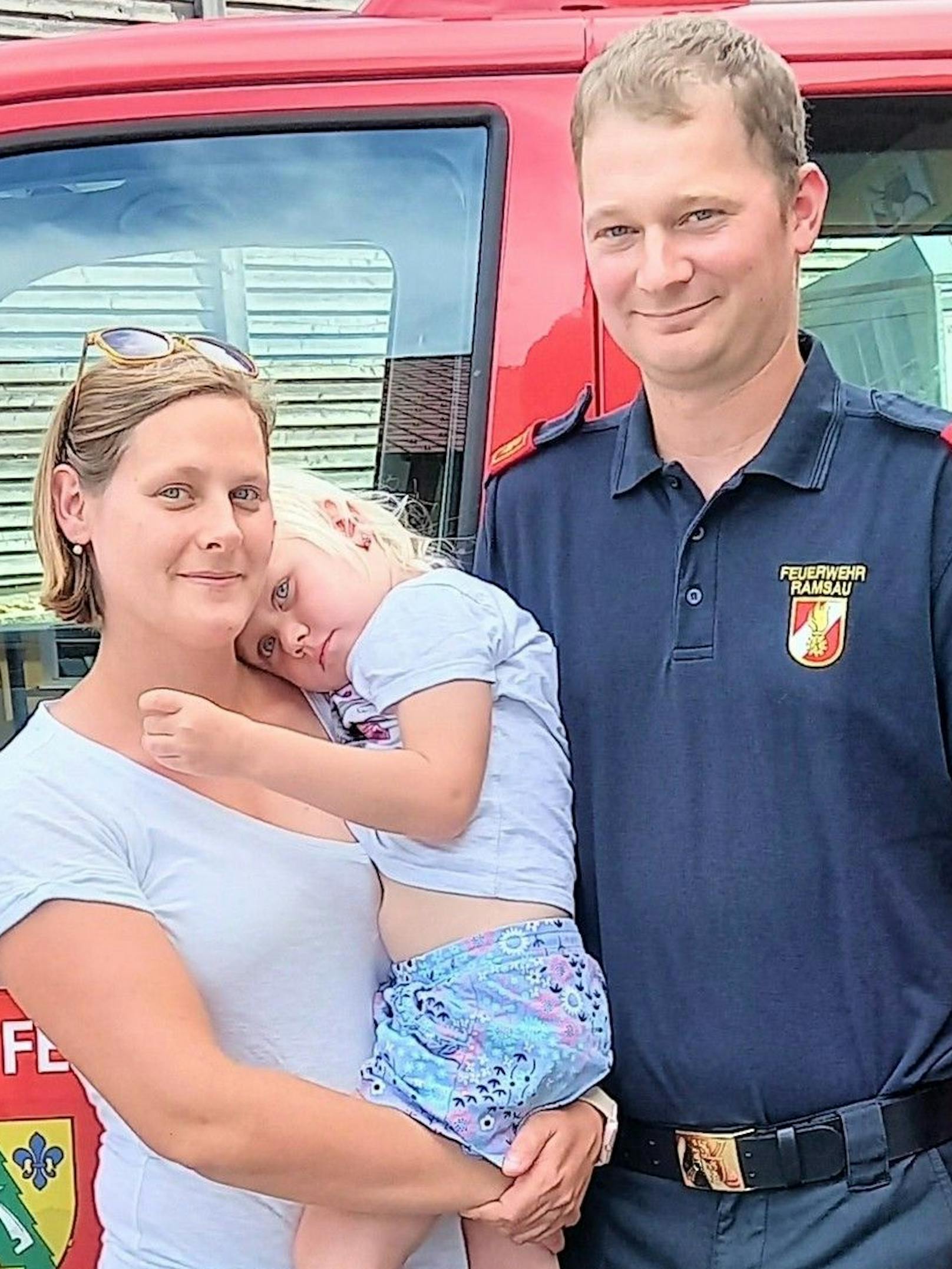 Feuerwehrkommandant Michael Berger mit Frau und Kind 