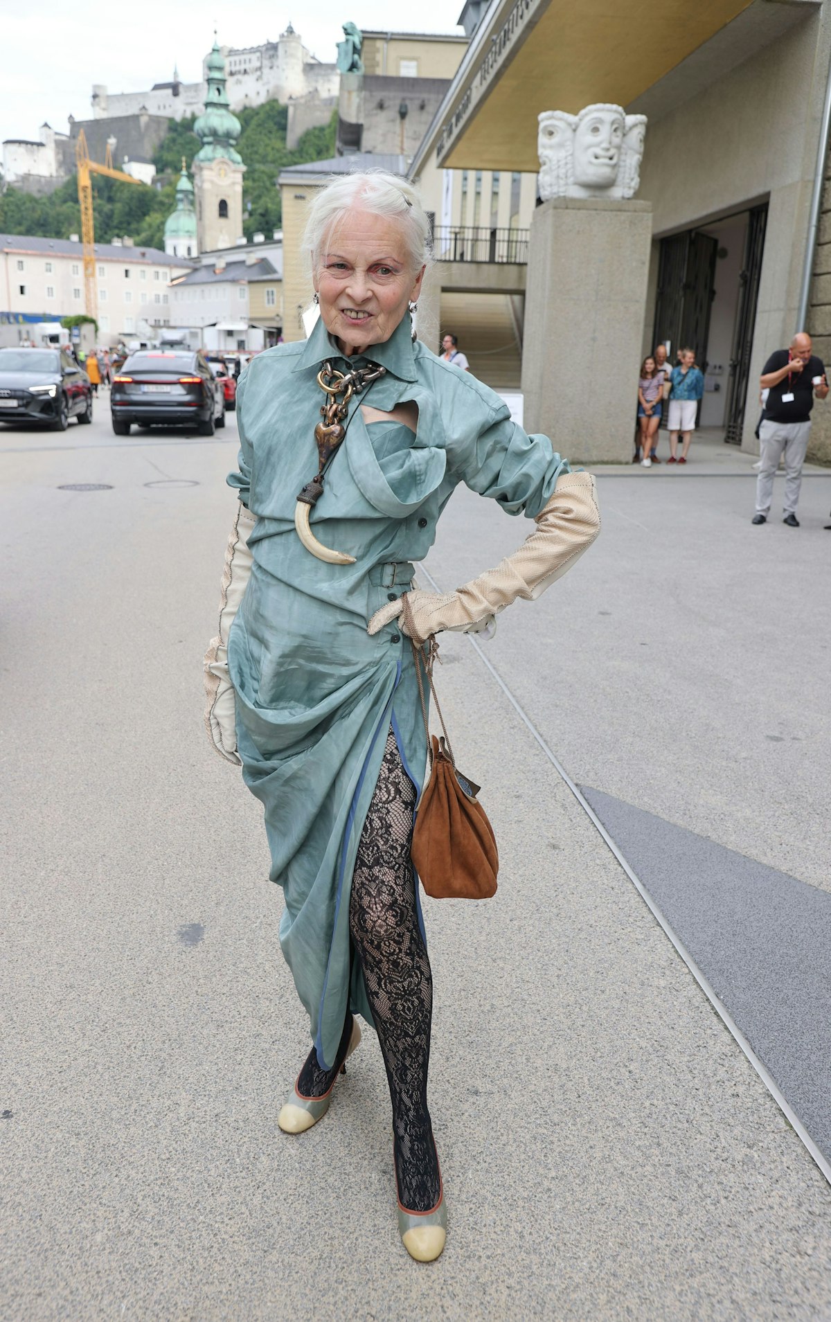 Vivienne Westwood in einer eher eigenwilligen Kreation 