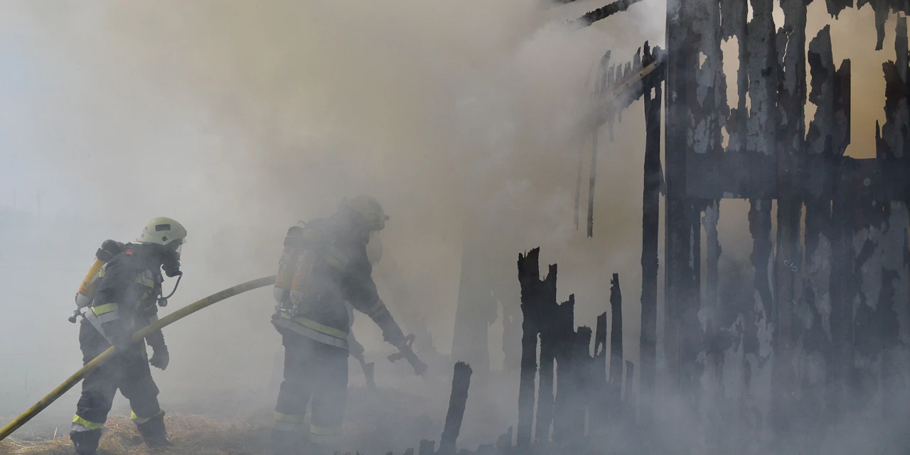 Großeinsatz bei Vollbrand auf Pferdehof - Vimarsana News