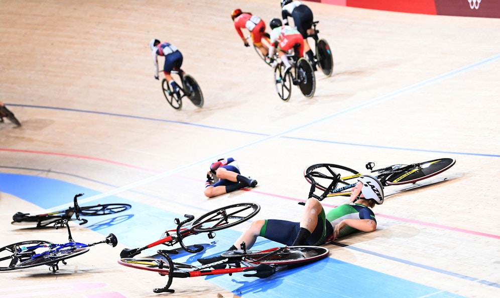 Massensturz am letzten Olympia-Tag.
