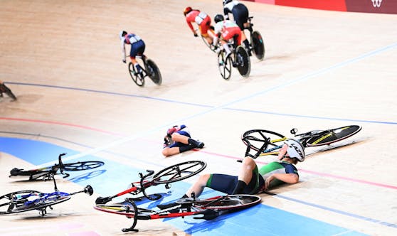 Massensturz am letzten Olympia-Tag.