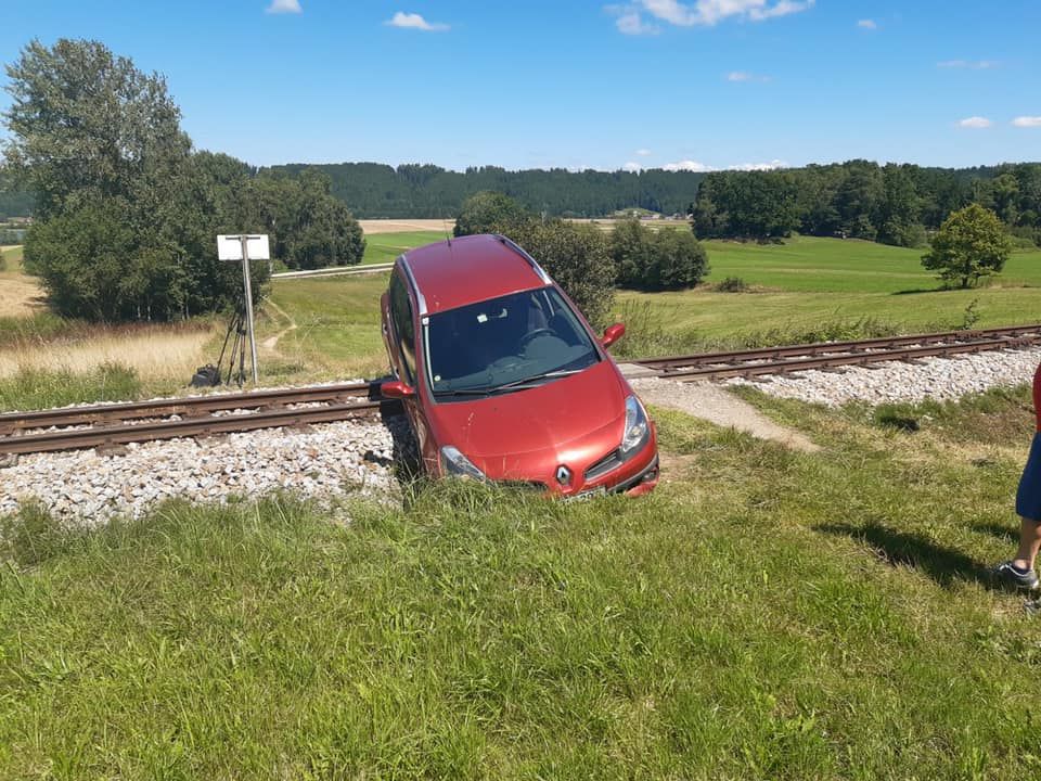 Das Auto blieb stecken.