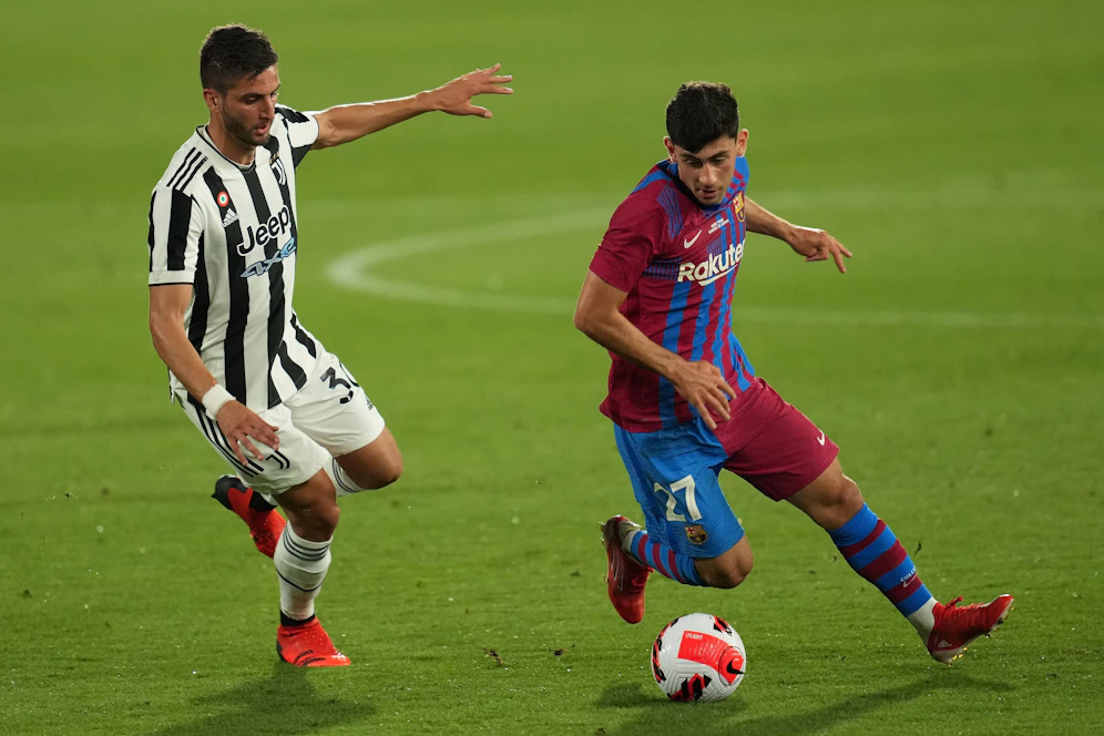 Barcelonas Yusuf Demir (r.) im Test gegen Juventus