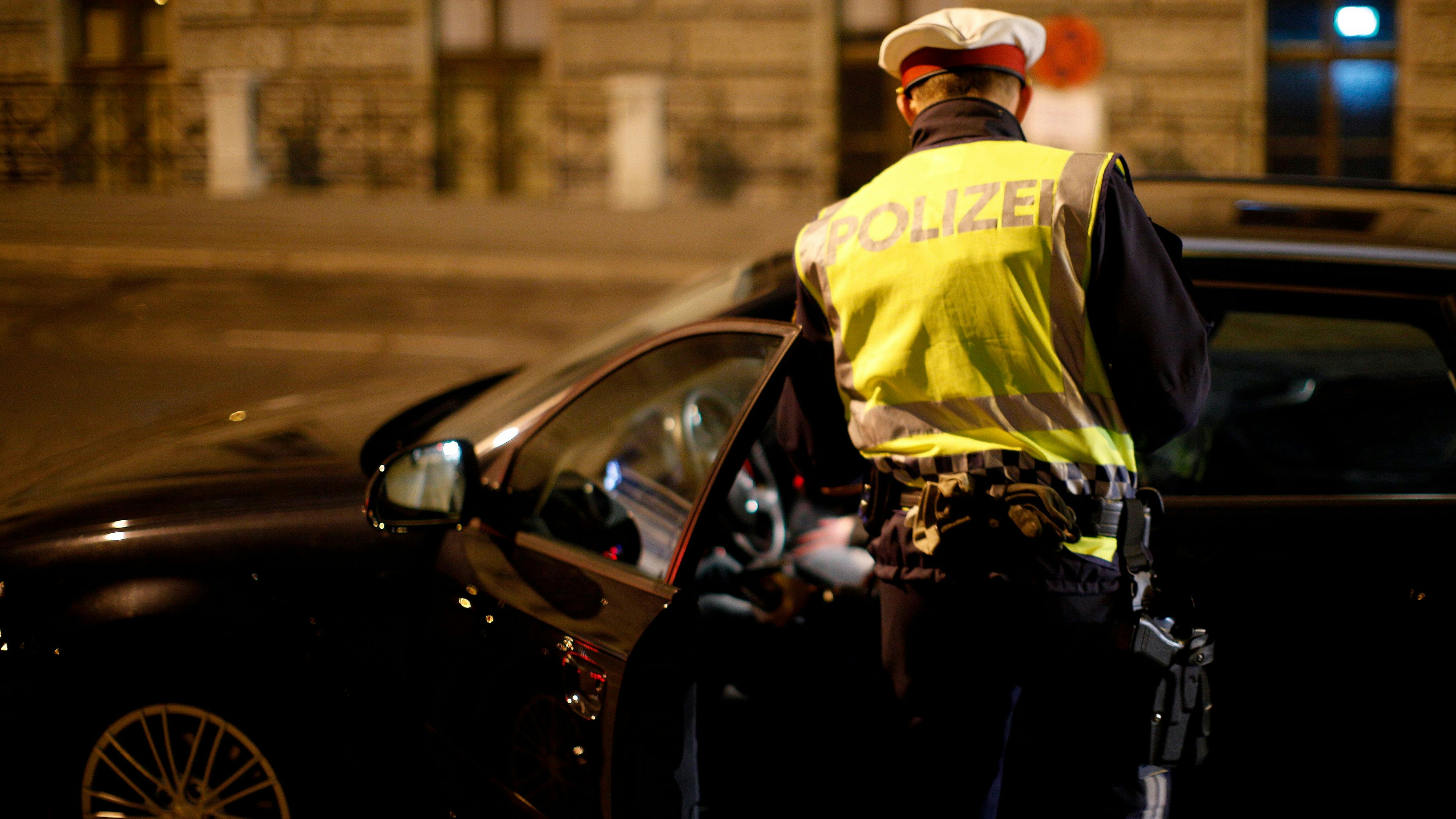 Bei der nächtlichen Schwerpunktkontrolle wurden zahlreiche Verkehrsteilnehmer kontrolliert. 