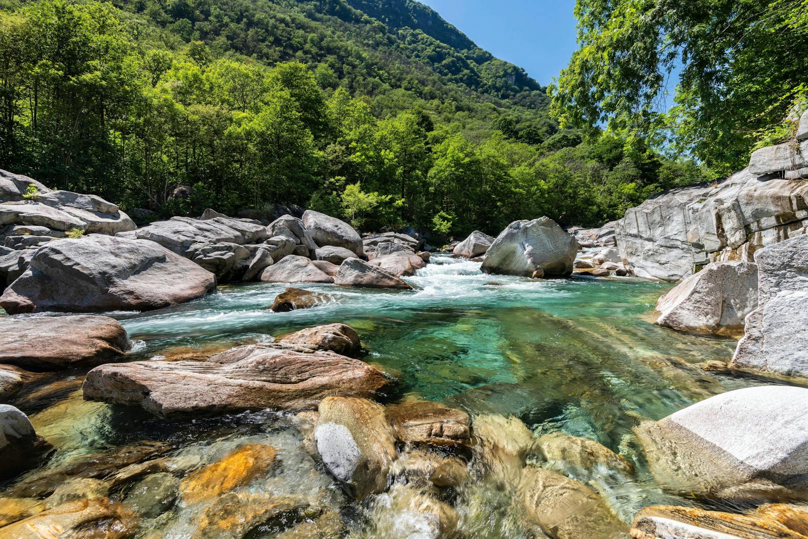 Das Tal rund um den Gebirgsfluss Verzasca gilt als beliebtes Ausflugsziel für Einheimische und Touristen (Symbolbild Verzascatal)