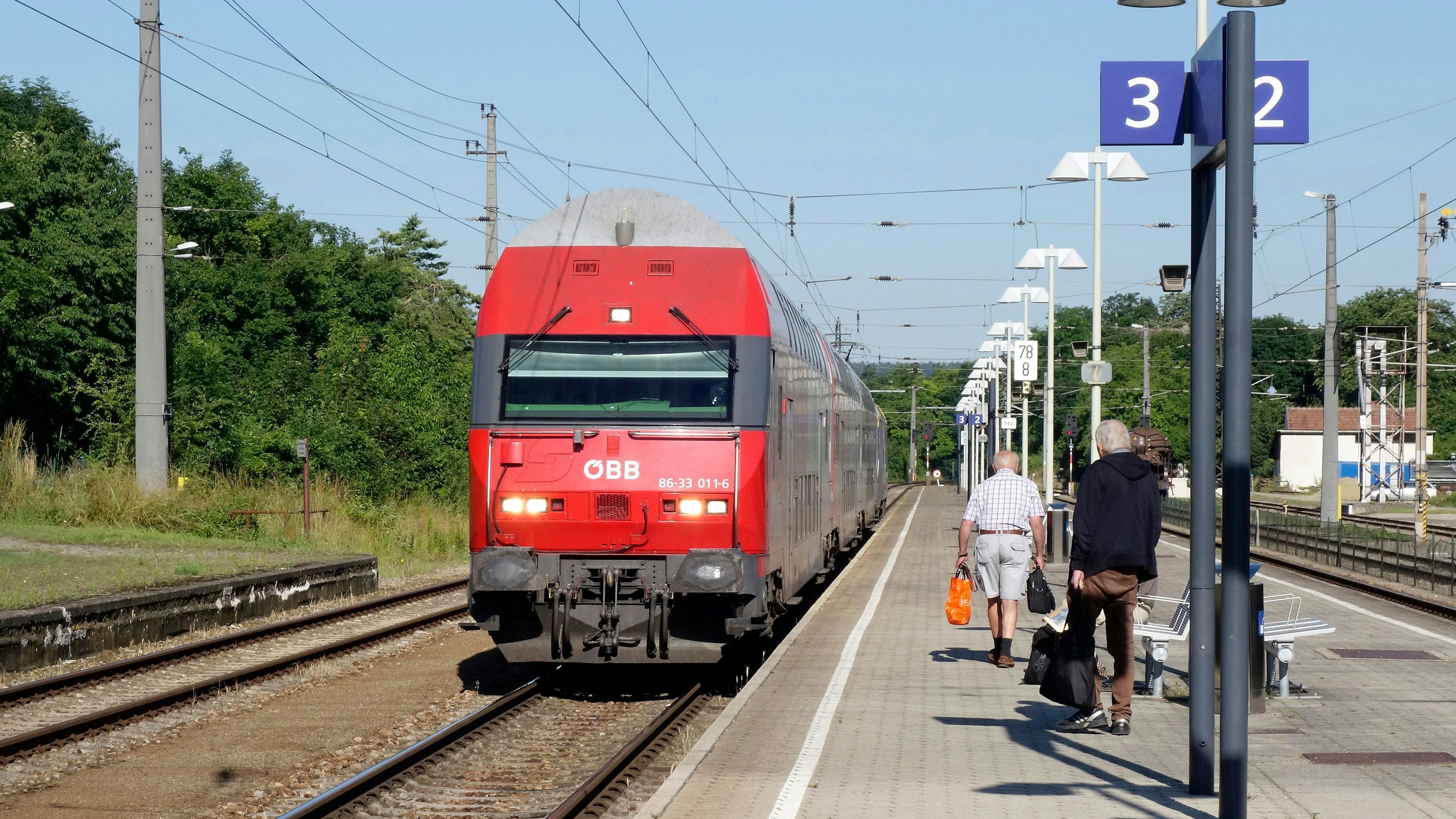 In den kommenden zwei Jahren investiert die ÖBB rund 70 Millionen Euro in moderne Bahnhöfe im unteren Mühlviertel.