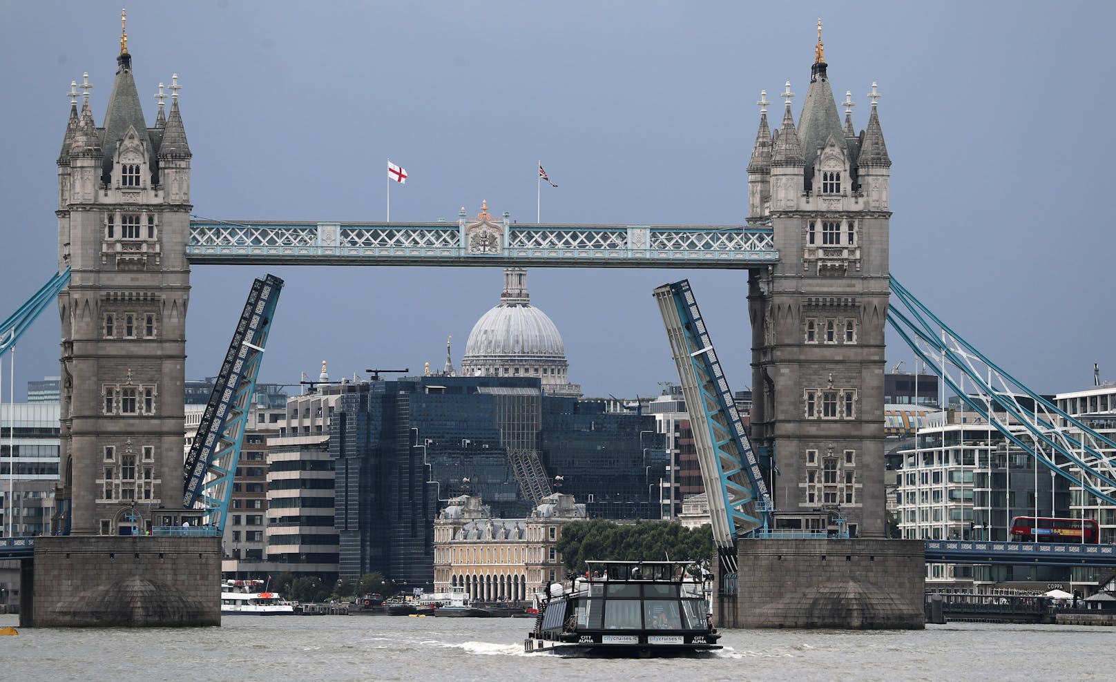 Die Tower Bridge lässt sich nicht mehr schließen. 