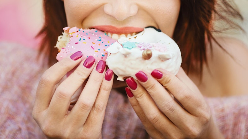 "<strong>Binge-Eating</strong>" - hier kommt es zu Ess-Anfällen, die aber nicht häufiger als zweimal pro Woche auftreten und maximal drei Monate andauern. <br>