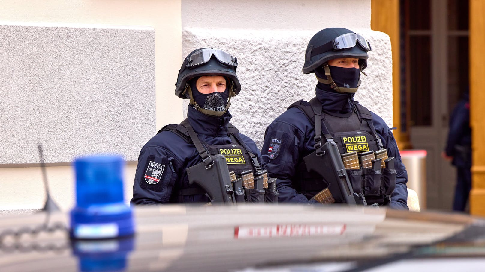Auch die Polizei-Spezialeinheit WEGA stand in Wien-Meidling im Einsatz.