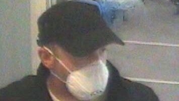 Die Wiener Polizei veröffentlichte erneut zwei Fotos aus der Überwachungskamera