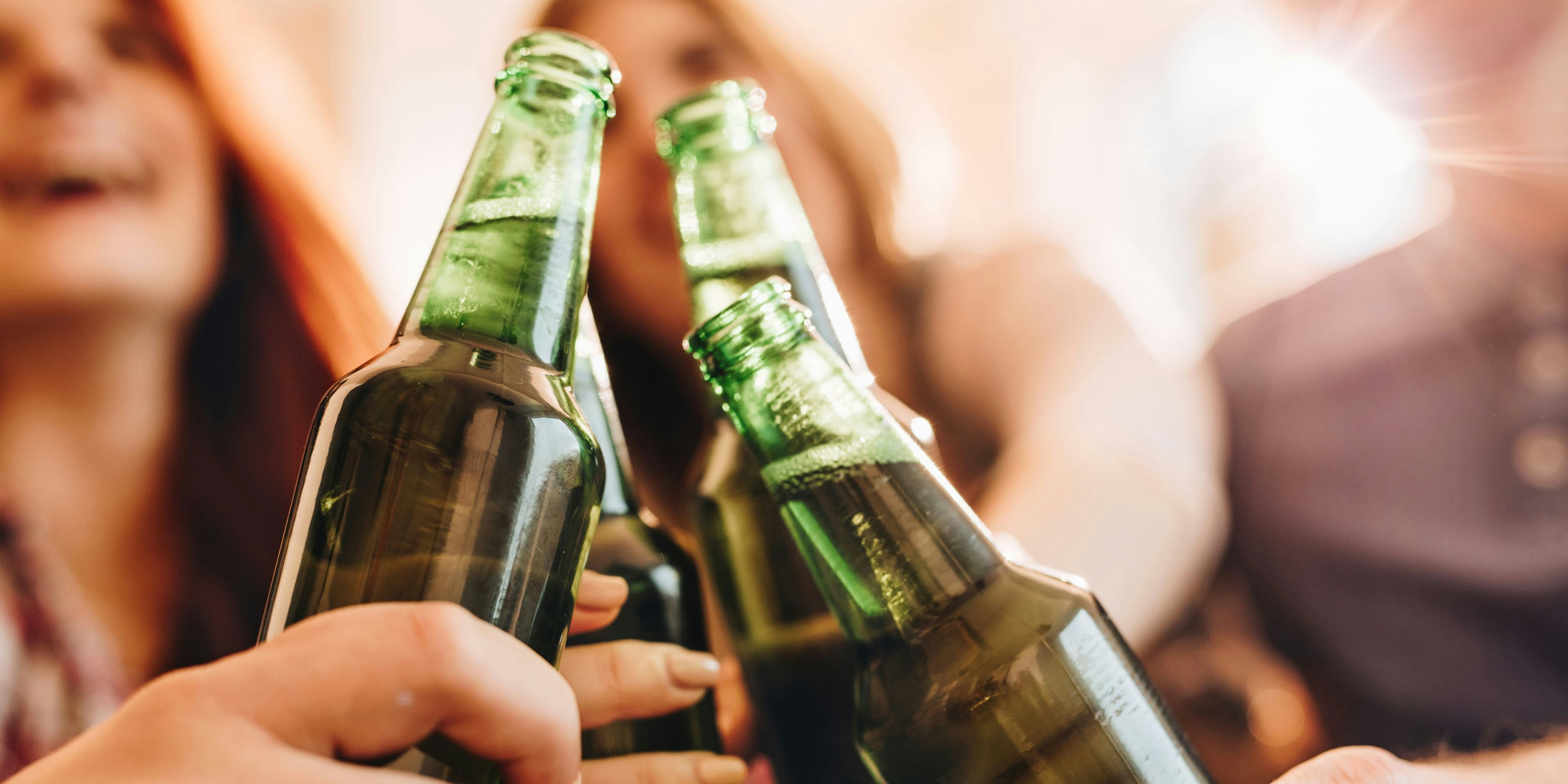 Mit einem Impfnachweis kann man sich sein Bier der Marke Murauer abholen.