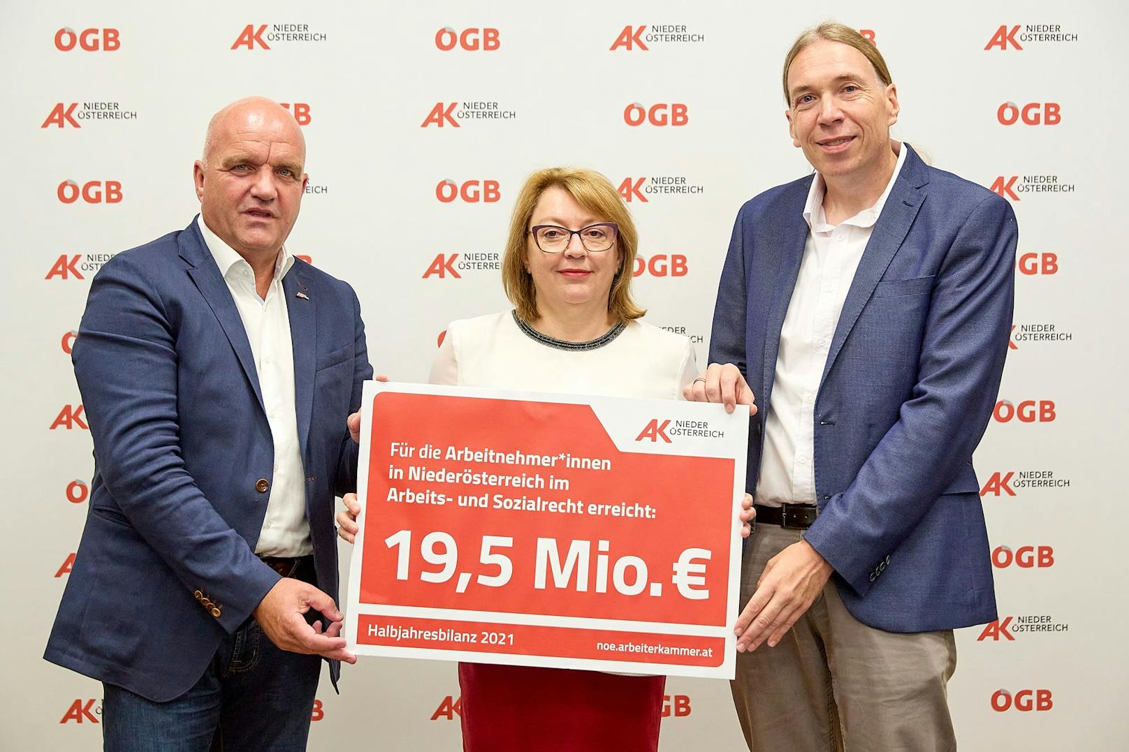 Haben im ersten Halbjahr 19,5 Millionen Euro für die Arbeitnehmer in Niederösterreich erkämpft: Markus Wieser, Doris Rauscher-Kalod und Thomas Kaindl