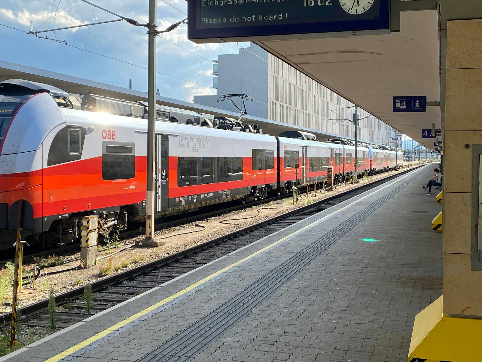 Polizei-Einsatz am Westbahnhof wegen eines herrenlosen Koffers