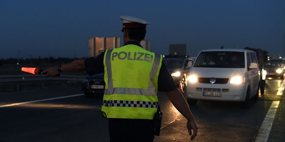 Polizei Kontrolle (Symbolbild)