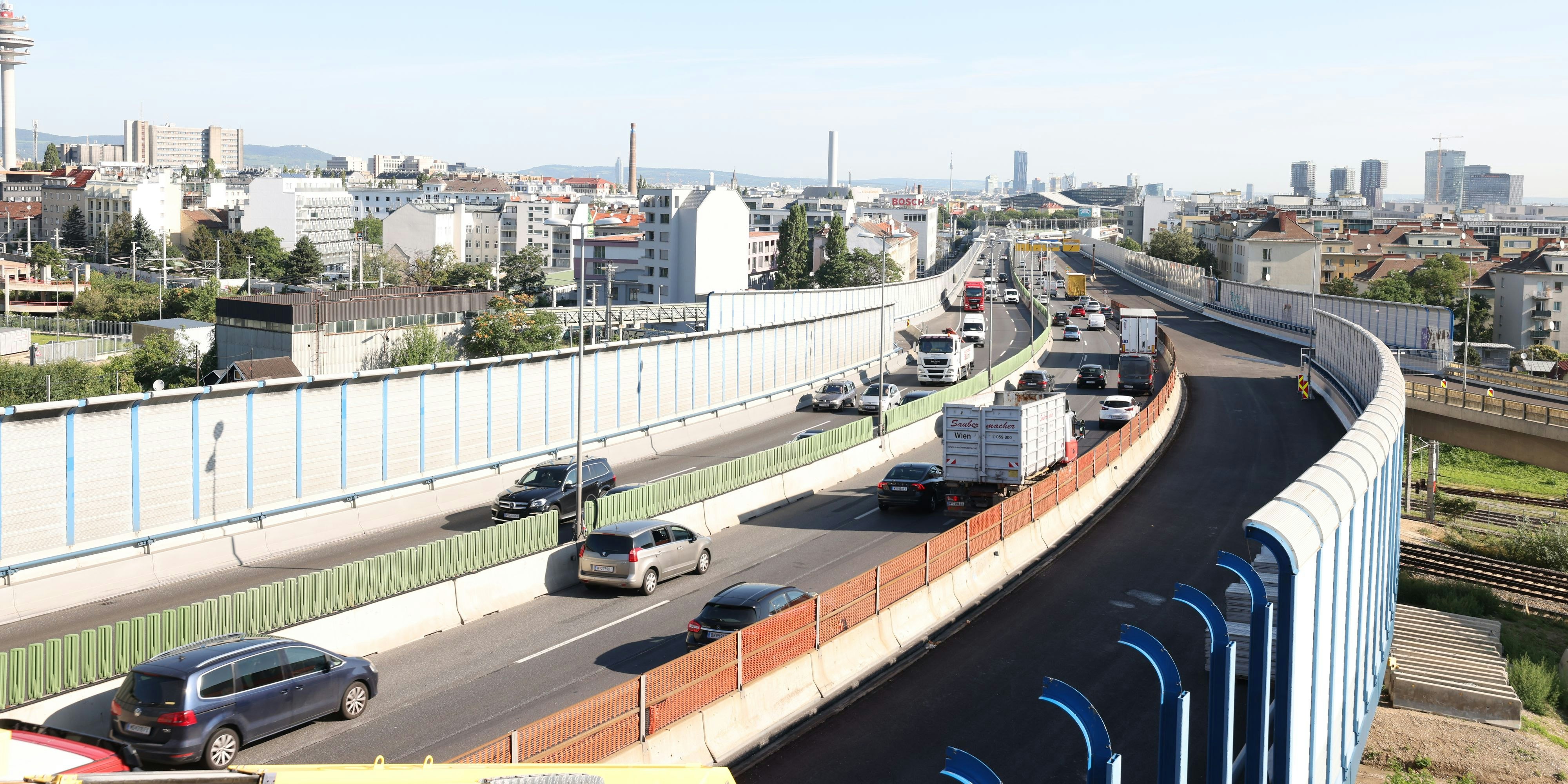 Dafür muss die Tangente am Samstag und Sonntag (14. und 15. August) zwischen den Anschlussstellen Gürtel/Landstraße und Verteilerkreis Favoriten für den Verkehr in beiden Richtungen gesperrt werden.