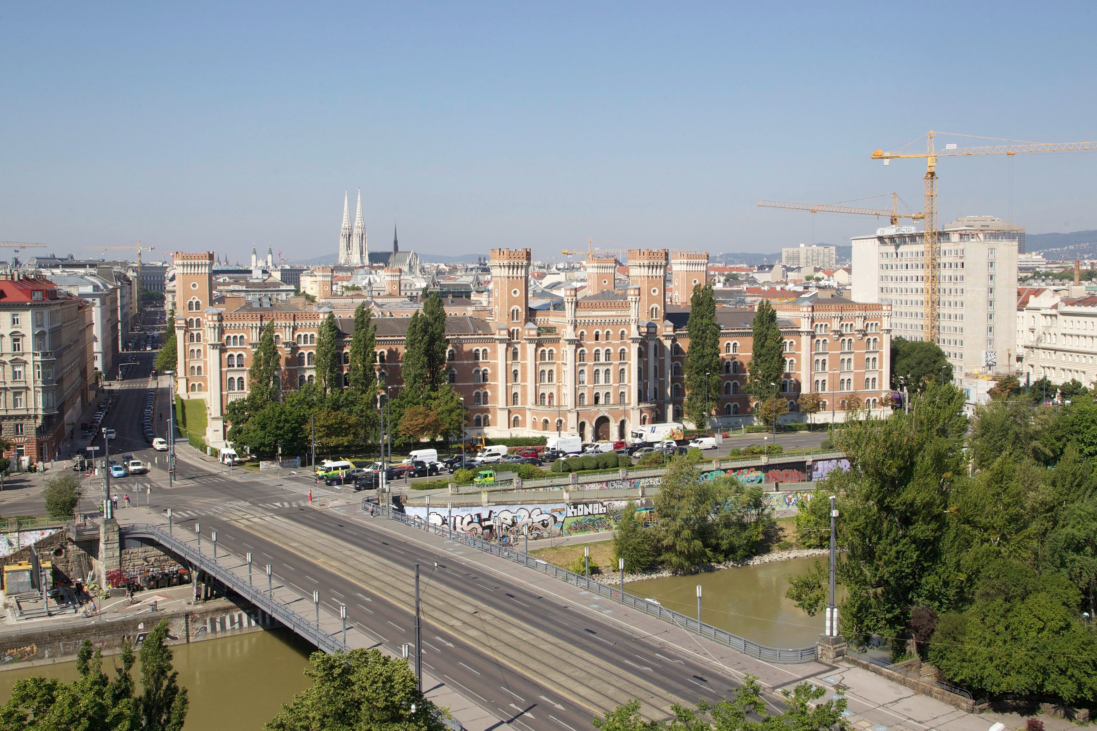 Auf der Augartenbrücke kam es Montagvormittag zu einem folgenschweren Verkehrsunfall.