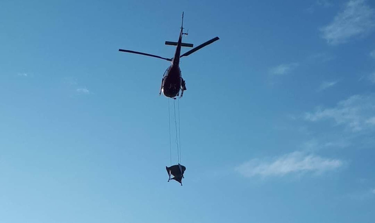 Heute.at - Gelsen-Alarm an der March, Helikopter steigt auf