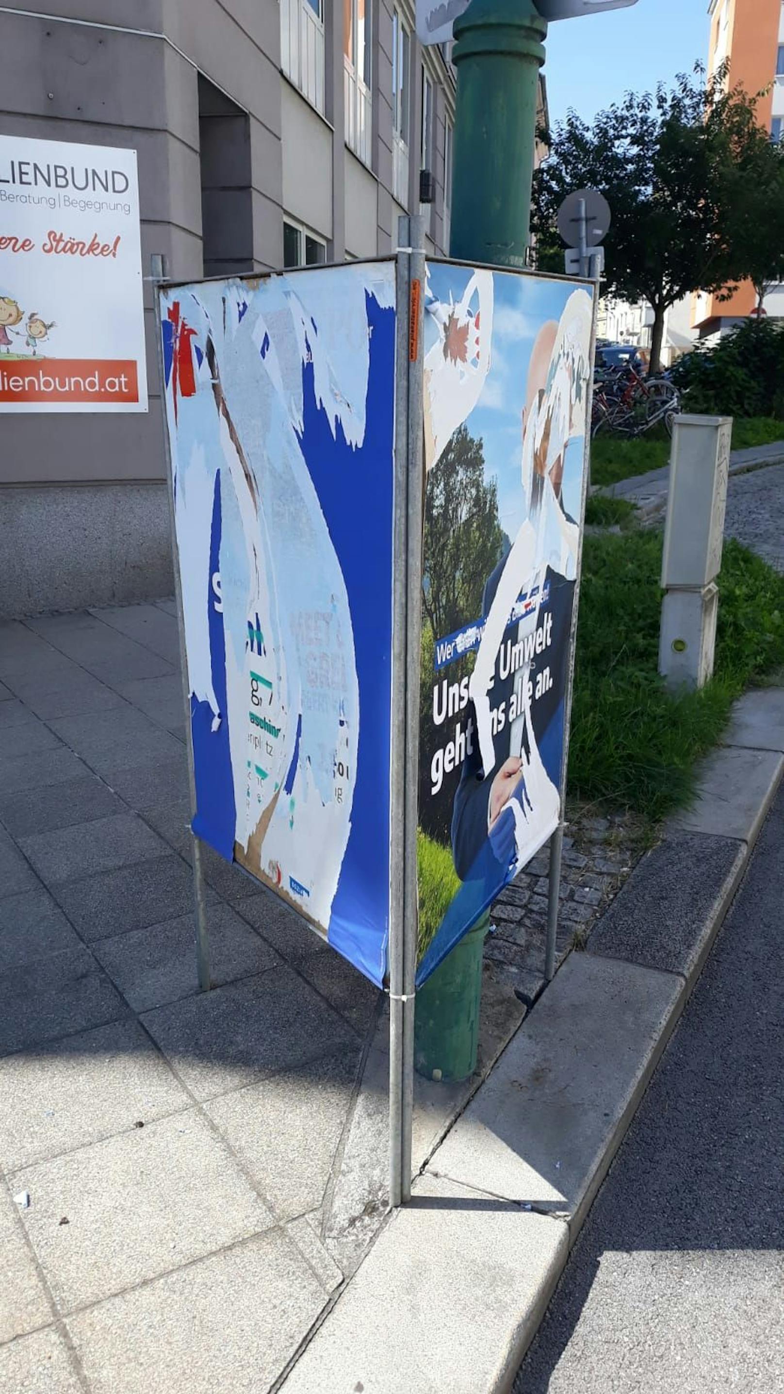 Rund 30 FPÖ-Plakate wurde heuer schon zerstört oder beschmiert.