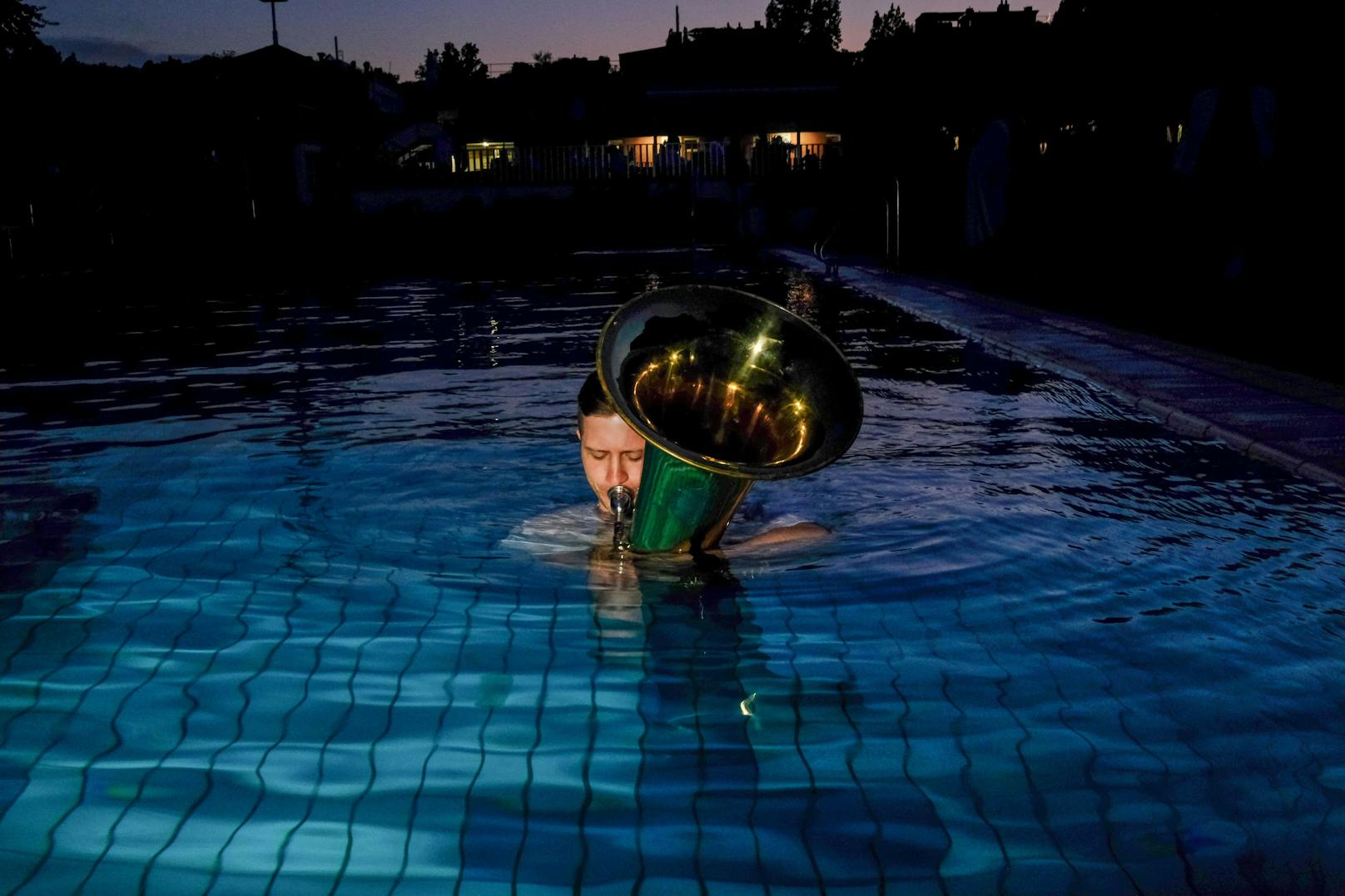 Bei der Badeoper "duck and listen!" von Georg Nussbaumer werden Wiener Bäder zur Musikbühne. Auch unter Wasser gibt’s was auf die Ohren!