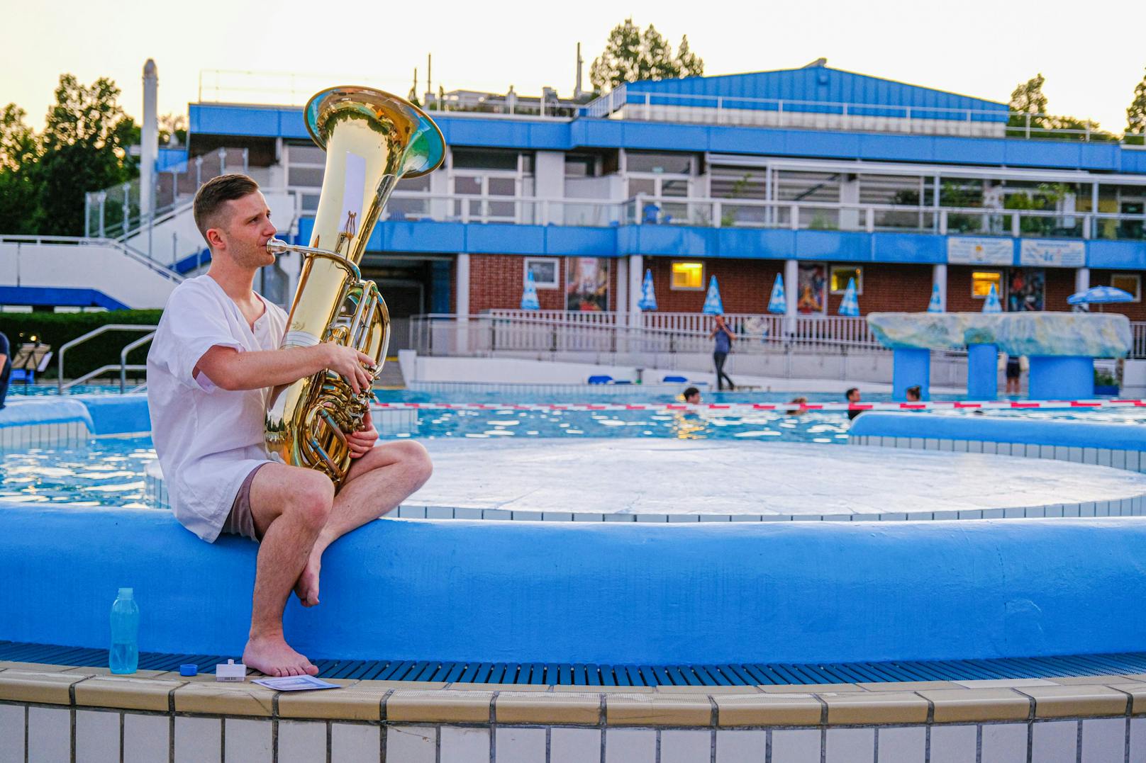 Bei der Badeoper "duck and listen!" von Georg Nussbaumer werden Wiener Bäder zur Musikbühne. Auch unter Wasser gibt’s was auf die Ohren!