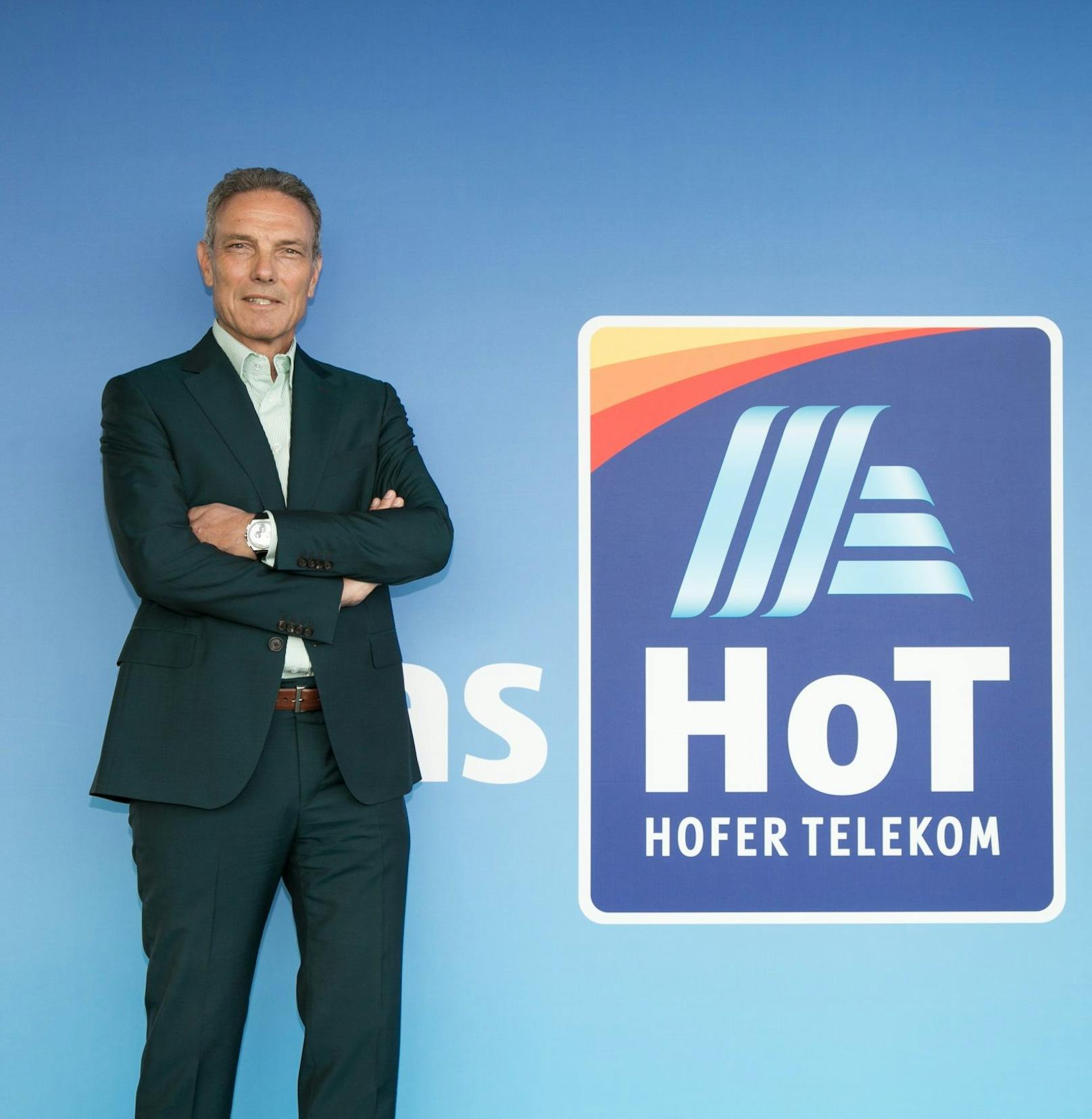 Hofer Telekom ist beliebtester Mobilfunker der Customer Experience Excellence Studie.
