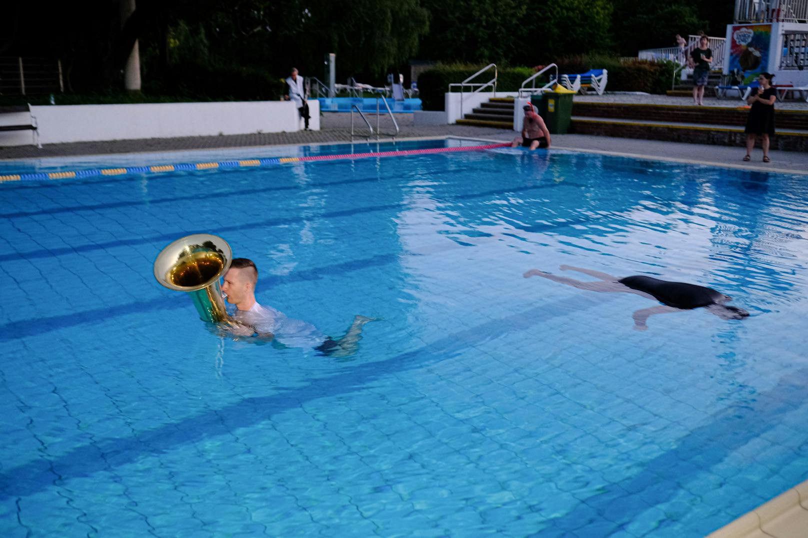 Bei der Badeoper "duck and listen!" von Georg Nussbaumer werden Wiener Bäder zur Musikbühne. Auch unter Wasser gibt’s was auf die Ohren!