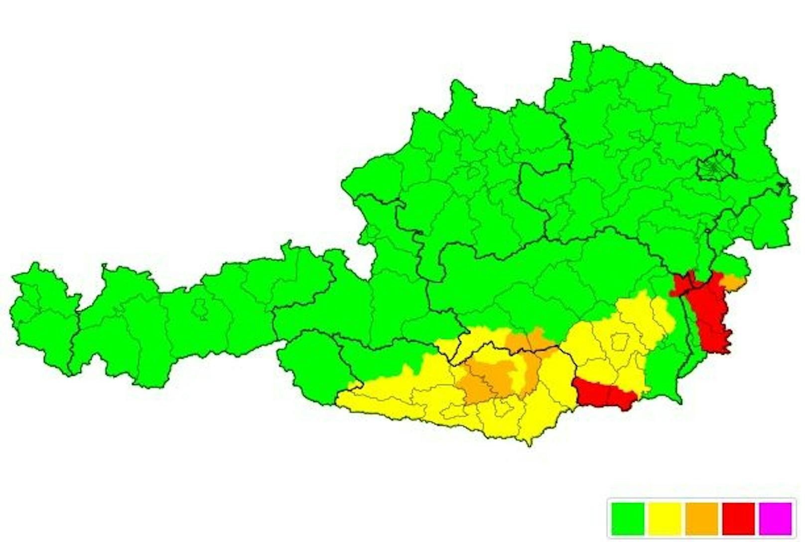 Für Mittwochnachmittag (16.45) gelten folgende Gewitter-Warnungen und Vorwarnungen. Vor allem im Süden kann es heute noch krachen.