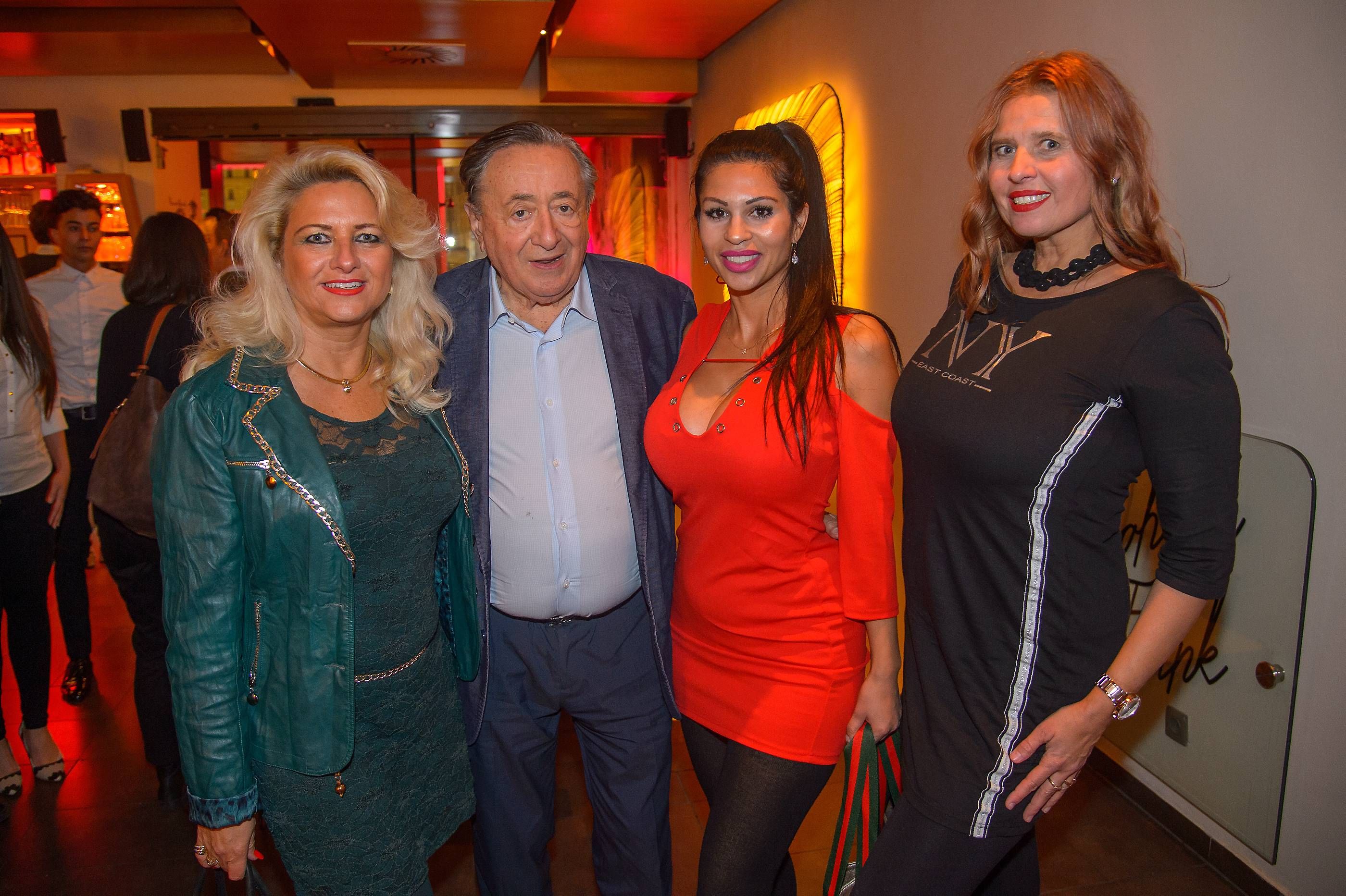 Käfer, Richard Lugner, Bambi fährt nun statt Babyelefant mit in den Urlaub