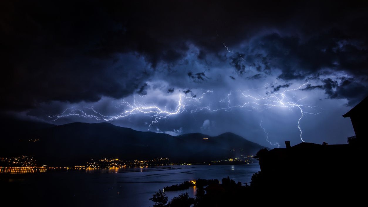 Kräftige Hagel-Unwetter wüten in Österreich.