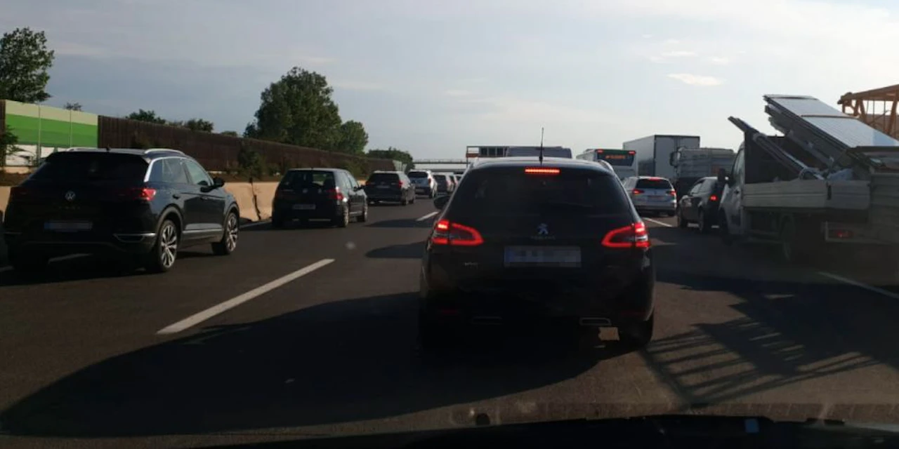 Mega-Stau auf A2: "Bin 35 Meter in 10 Minuten gefahren" - Vimarsana News