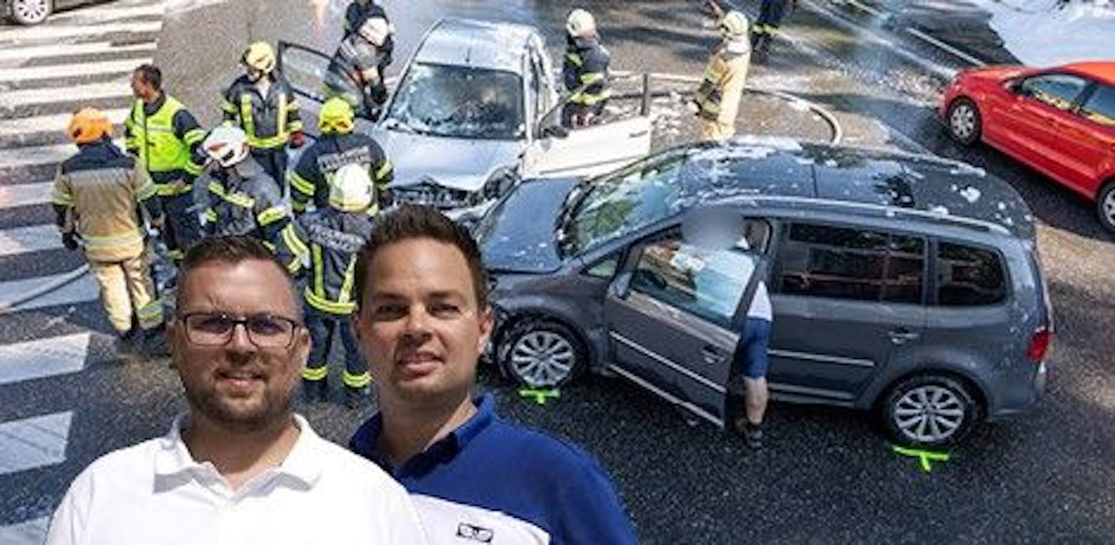 Zwei Brüder retten Ehepaar aus brennendem Auto