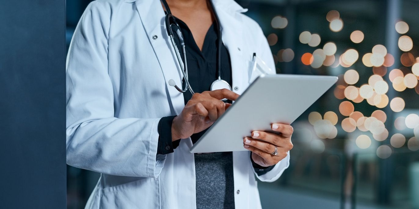 Die Fake-Ärztin habe zwar eine Uni besucht, die Abschlussprüfung aber nicht bestanden 