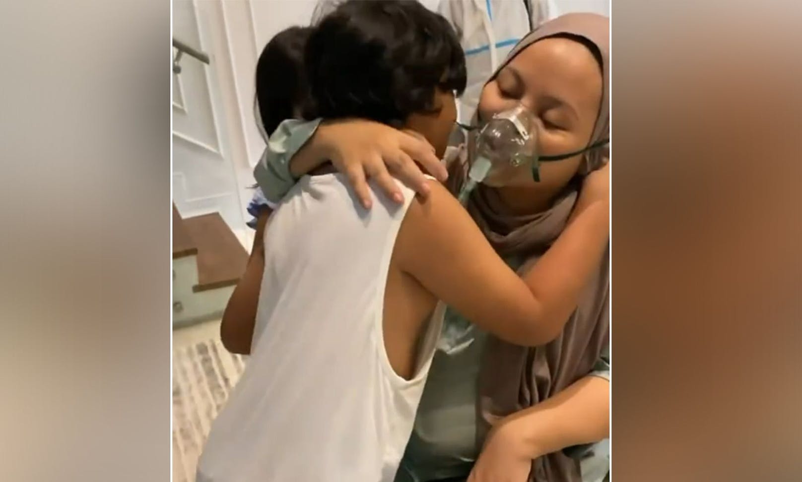 Die letzte Umarmung! Dieses kleine Instagram-Video entstand bevor die malayische Sängerin in Spital gebracht werden musste. 