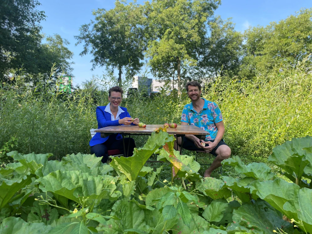 Eva Schobesberger und Christoph Wiesmayr vom Verein Schwemmland in der Klimaoase.