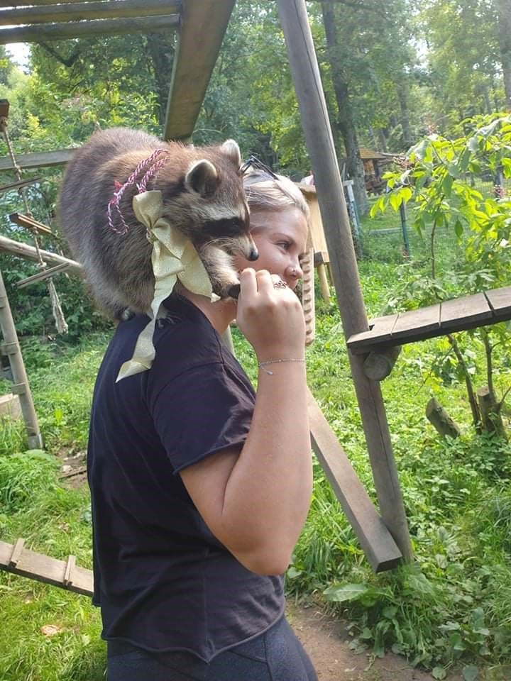 Lilith mit "Luna" vor dem Antrag.