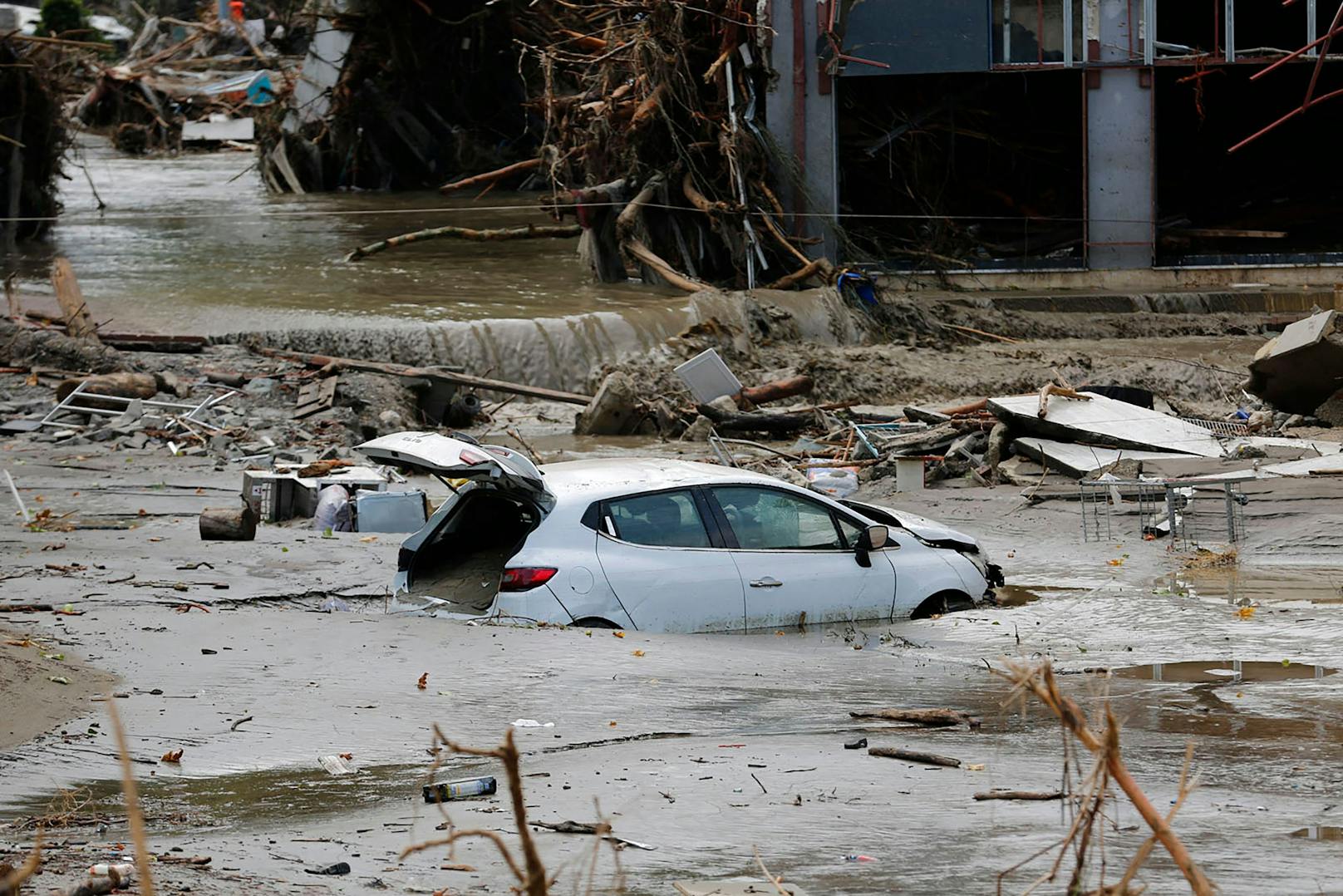 Durch Hochwasser sind in der Türkei mindestens elf Personen ums Leben gekommen.  