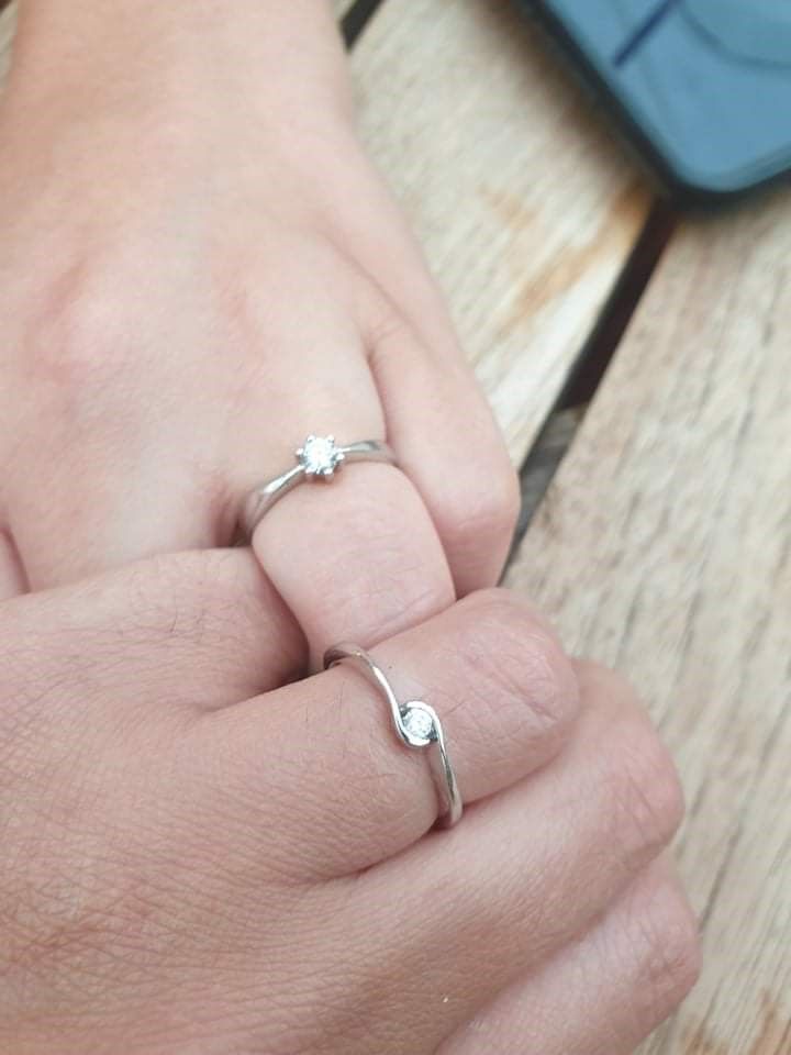 Die Ringe der beiden Frauen.