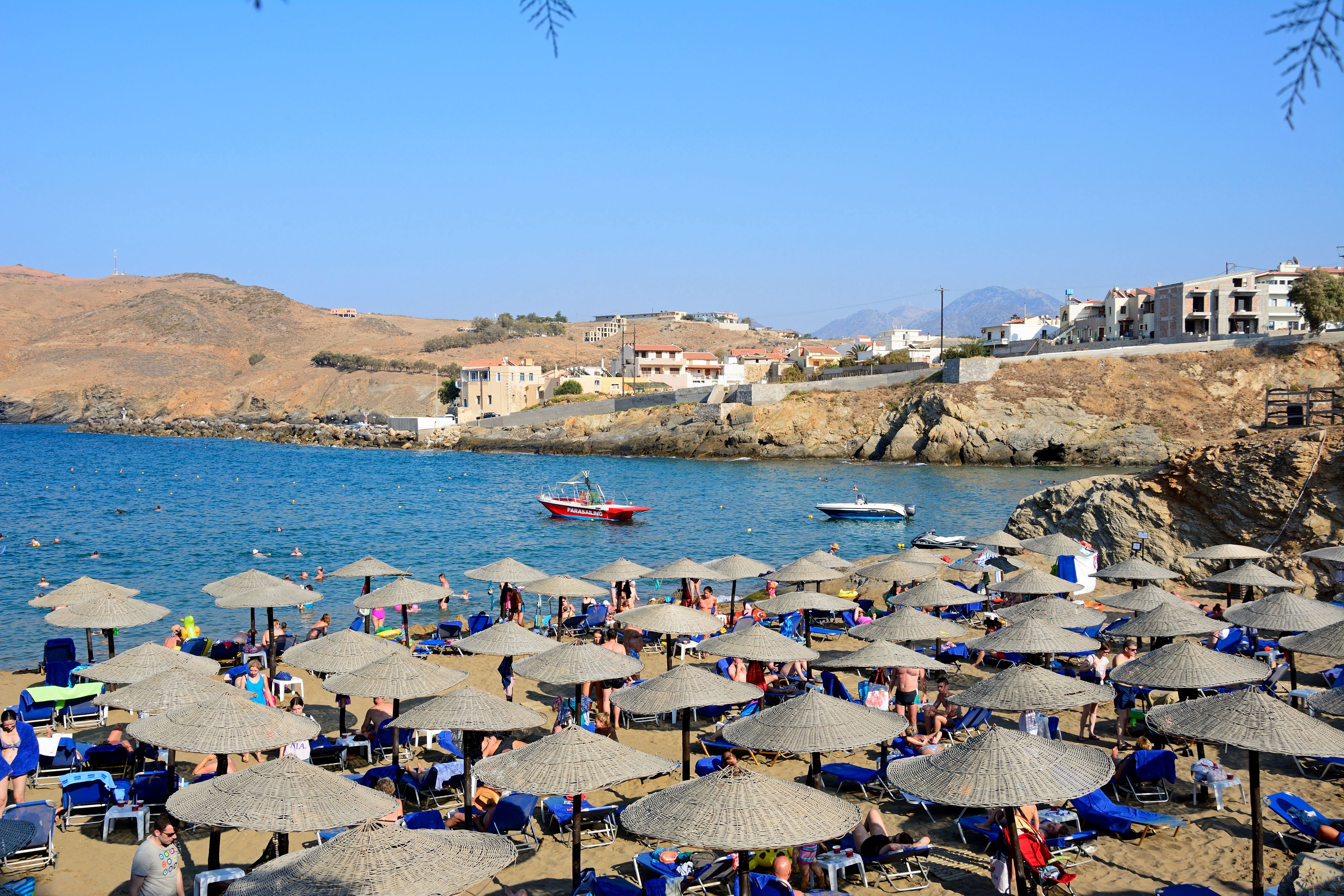 Der Strand von Panormos auf Kreta ist bei Touristen sehr beliebt.