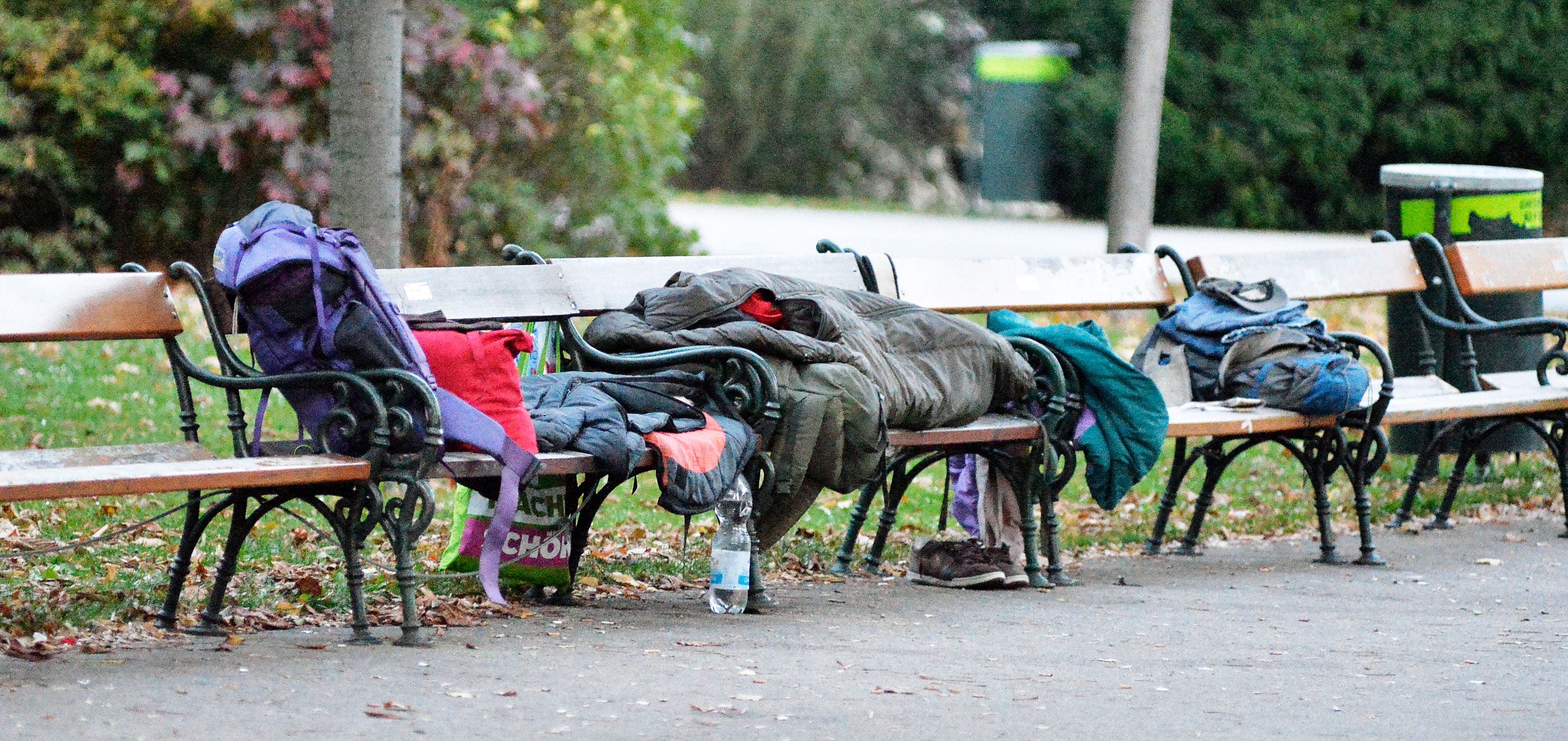 Tausende Wiener stehen vor dem Aus: Sie können sich ihre Miete nicht mehr leisten und könnten deshalb schon bald ihre Wohnung verlieren. 
