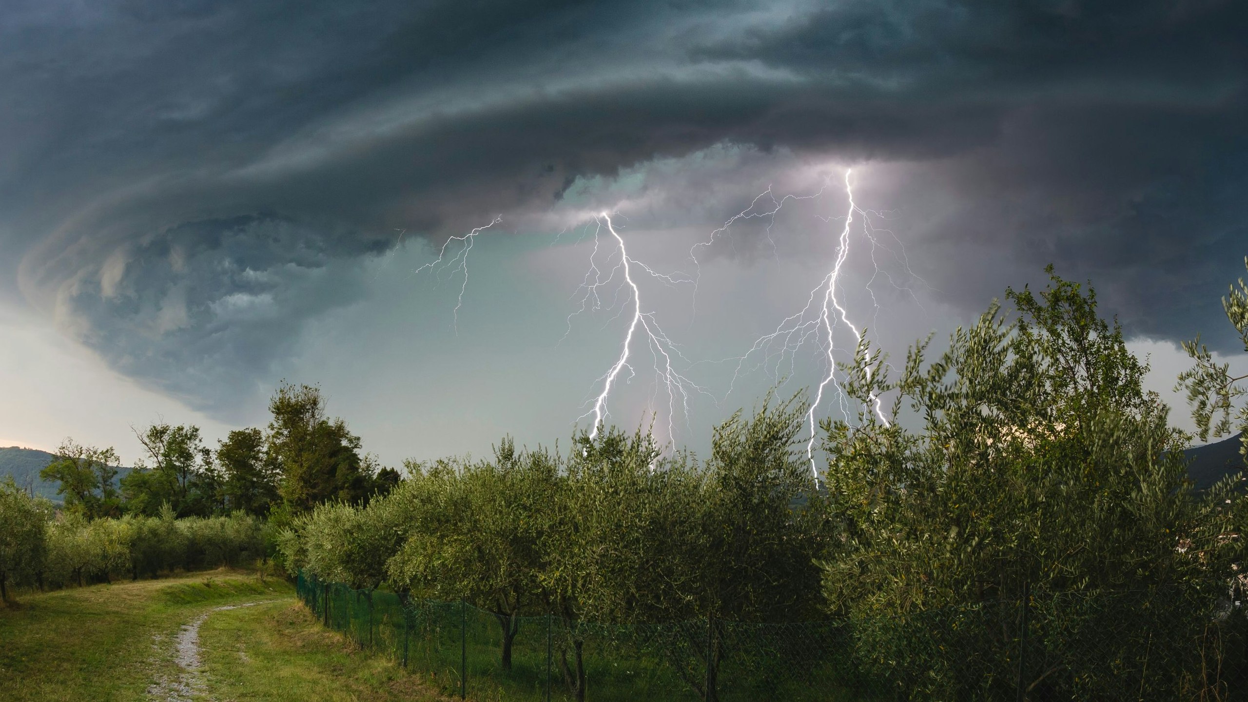 Ein heftiges Gewitter an der italienisch-slowenischen Grenze. Archivbild.