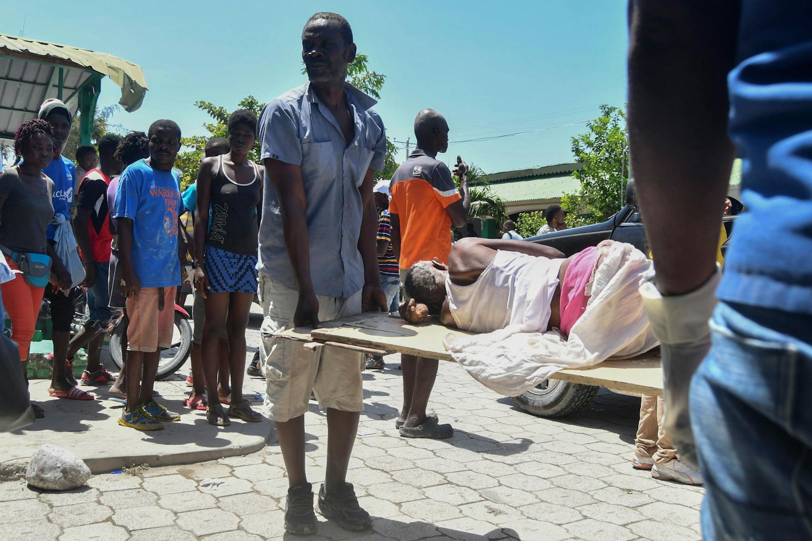 Nach Haiti-Beben bereits über 200 Todesopfer gemeldet