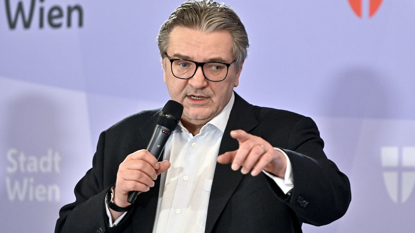 Peter Hacker (SPÖ) spricht Klartext.