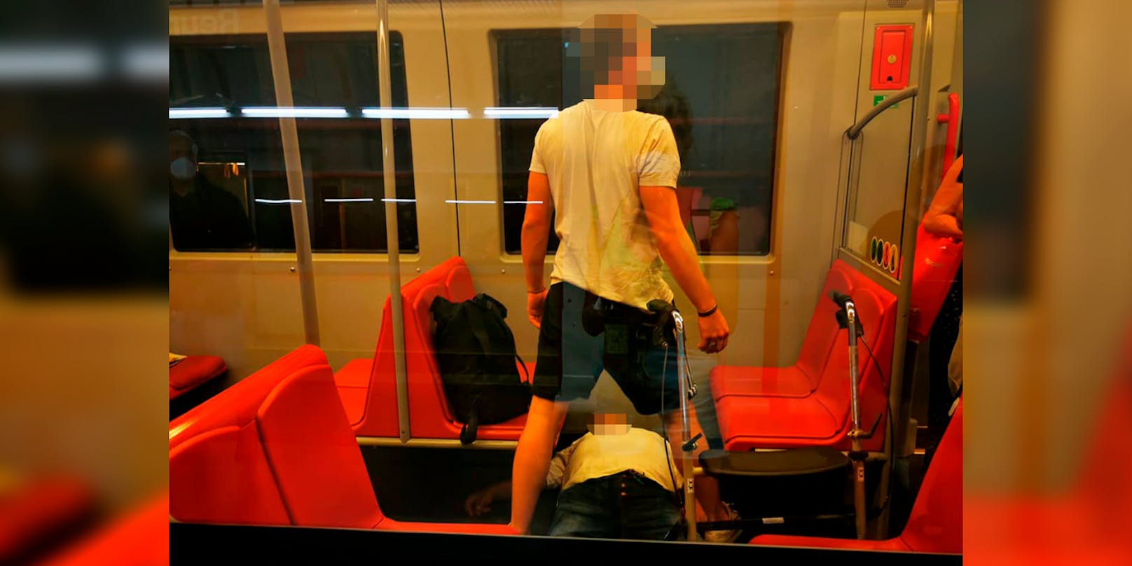 Ein Wiener Medizinstudent leistete Erste Hilfe im U-Bahn-Waggon der Linie U1.