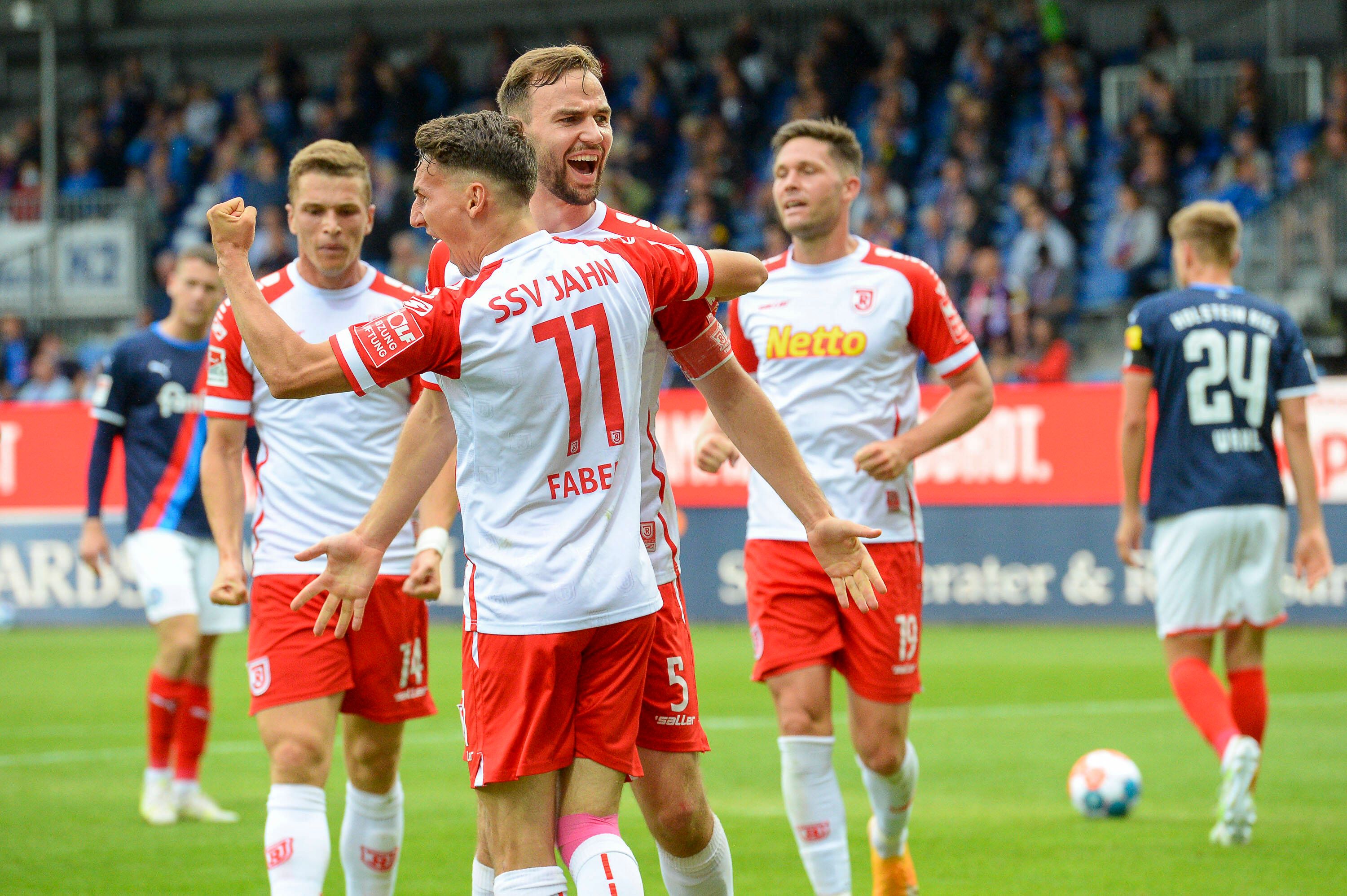 Regensburg Stürmt Gefolgt Von Karlsruhe Auf Platz 1 – Fussball | Heute.at