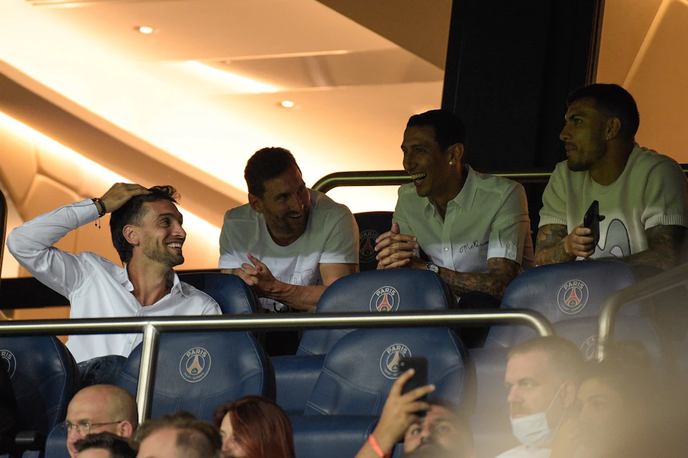 Die Argentinier Javier Pastore (Roma), Leo Messi, Angel Di Maria und Leandro Paredes (alle drei PSG).