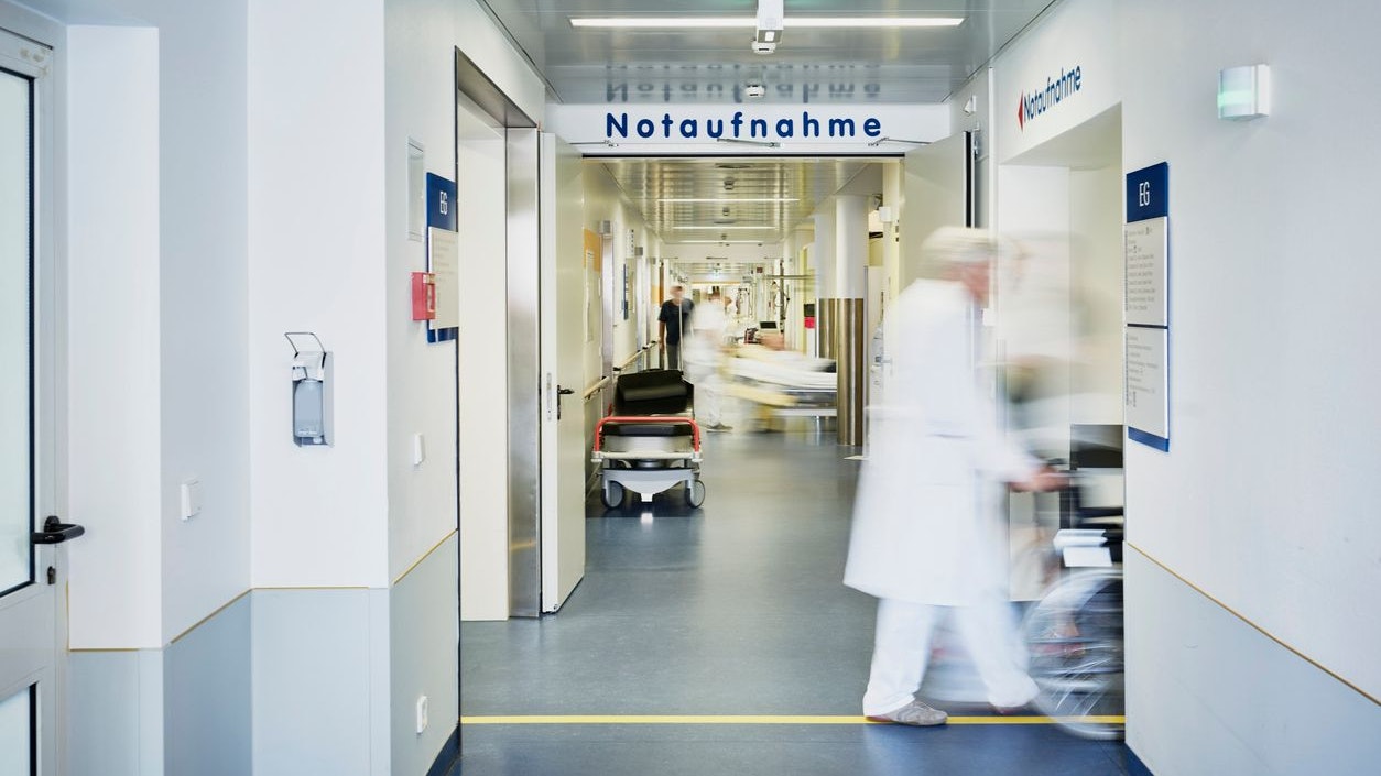 Der junge Wiener musste in ein Krankenhaus gebracht werden.