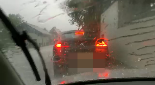 In der Nähe von Mürzzuschlag mussten Autofahrer die Fahrt abbrechen.